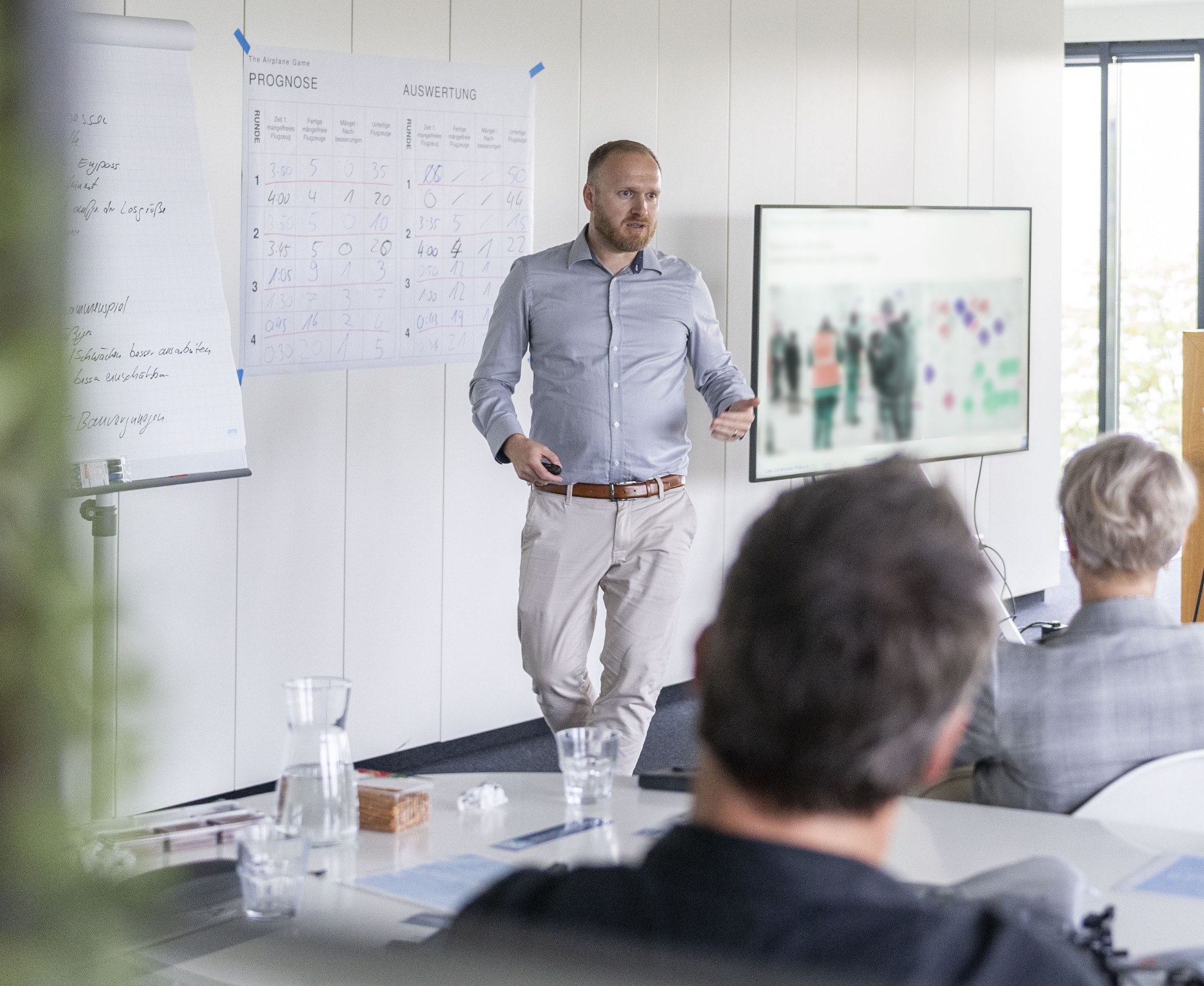 Teilnehmer einer Inhouse-Schulung lernen Lean Construction Methoden für Bauprojekte in der Lean Experten Ausbildung.